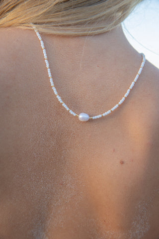 THE MOTHER PEARL NECKLACE